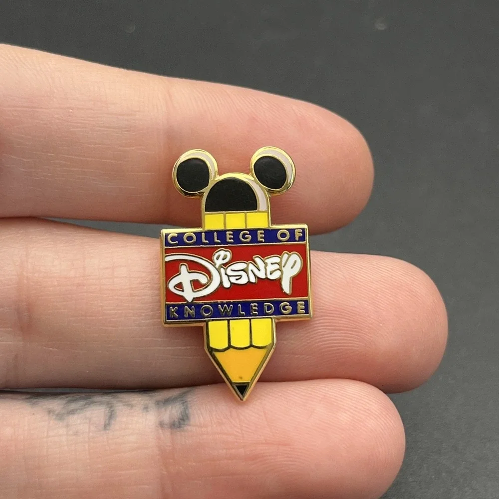 Disney World College Of Knowledge Pencil‎ Lapel Hat Pin